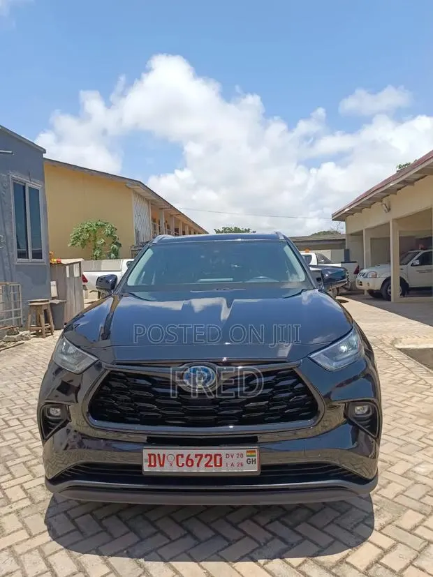 Toyota Highlander XLE 2022 Black · Photo 1