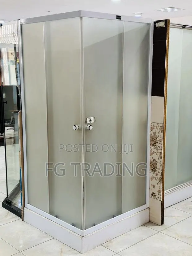 Frosted Bathroom Glass - Shower Cubicle - Plain Glass Room · Photo 1