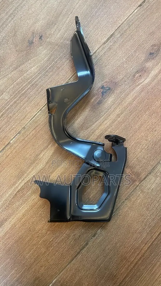 Toyota Rav4 04-13 Hood Hinge · Photo 1