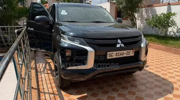 Mitsubishi L200 Club Cab 2.4 154hp 4WD 2019 Black · Photo 1