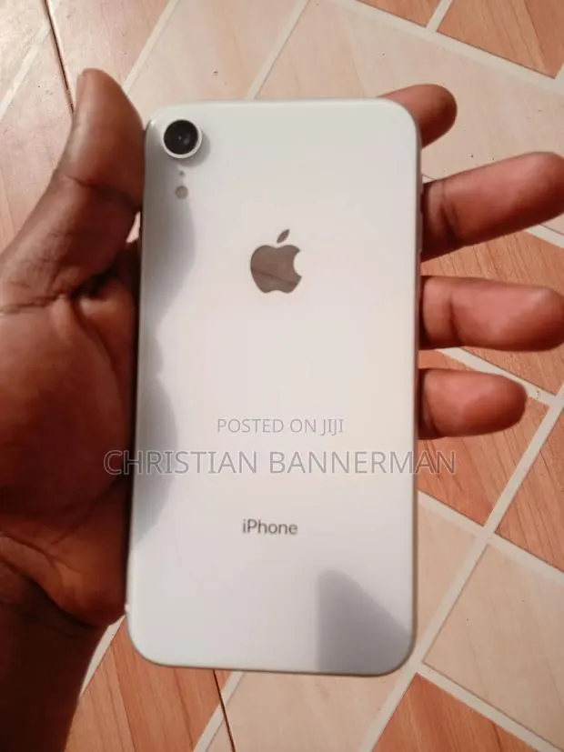 Apple XR 64 GB White · Photo 1