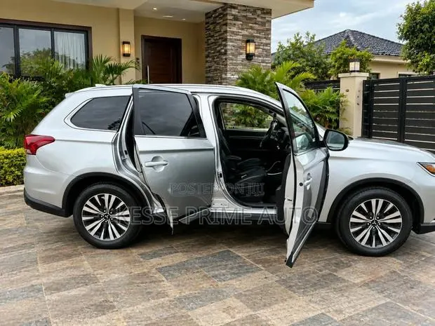 Mitsubishi Outlander SEL S-AWC 2020 Silver · Photo 1