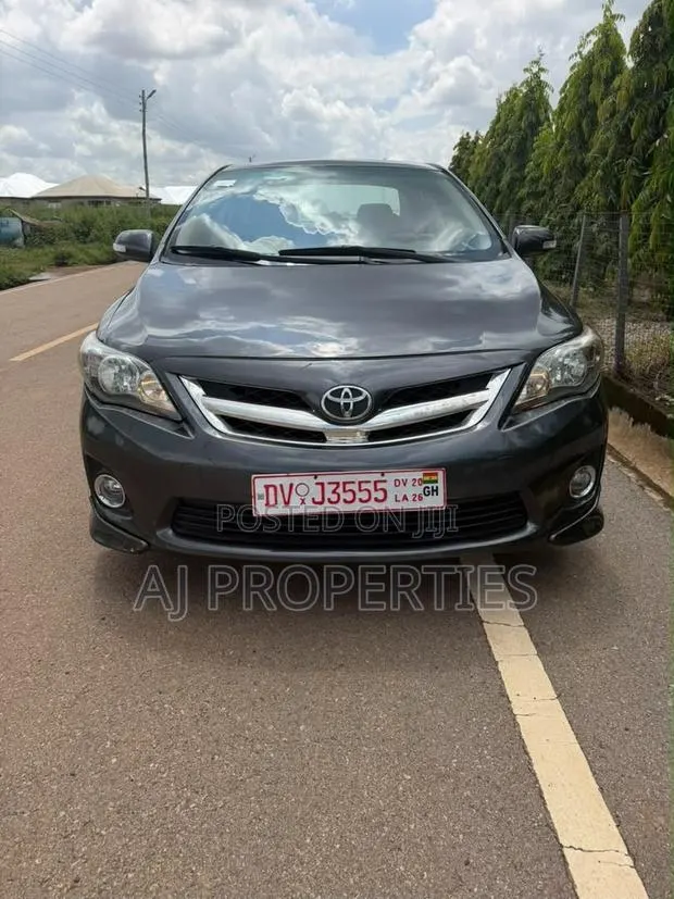 Toyota Corolla S Special Edition 4dr Sedan (1.8L 4cyl 4A) 2013 Gray · Photo 1