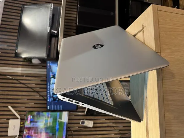 Laptop HP Envy 17 16GB Intel Core i7 SSD 512GB · Photo 1