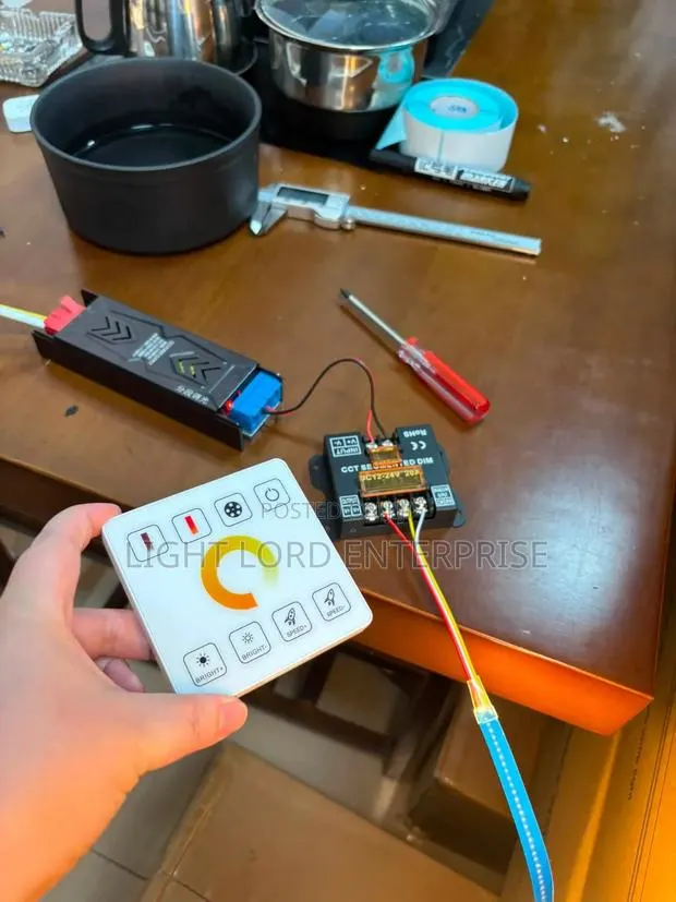 XAWG-405)) New Morden 24v /12v Remote Led Controller// · Photo 1