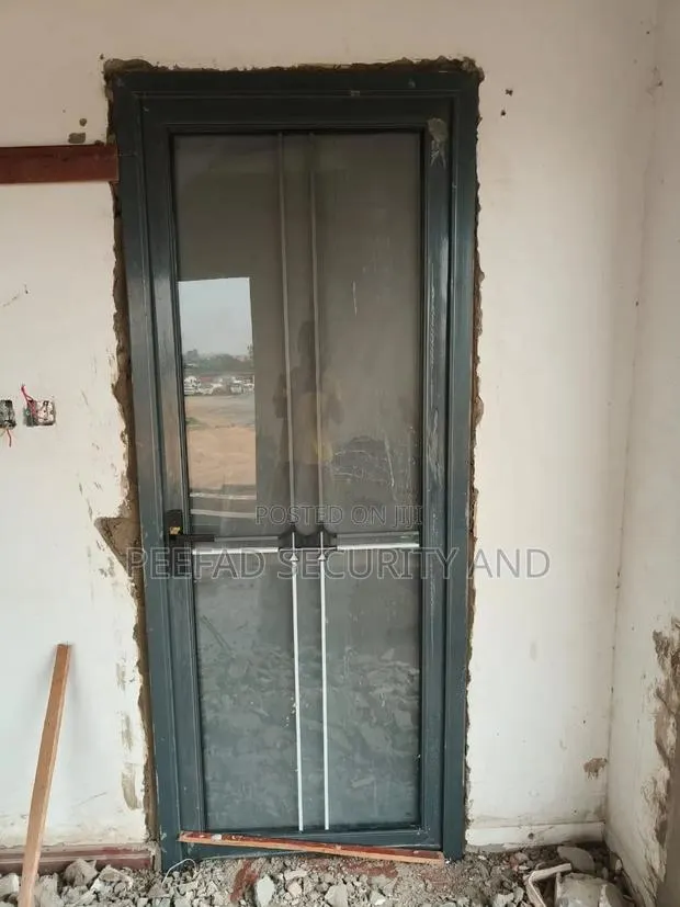 Peefad Security Bathroom Door · Photo 1
