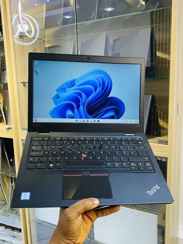 Laptop Lenovo ThinkPad L380 8GB Intel Core i5 SSD 256GB · Photo 1