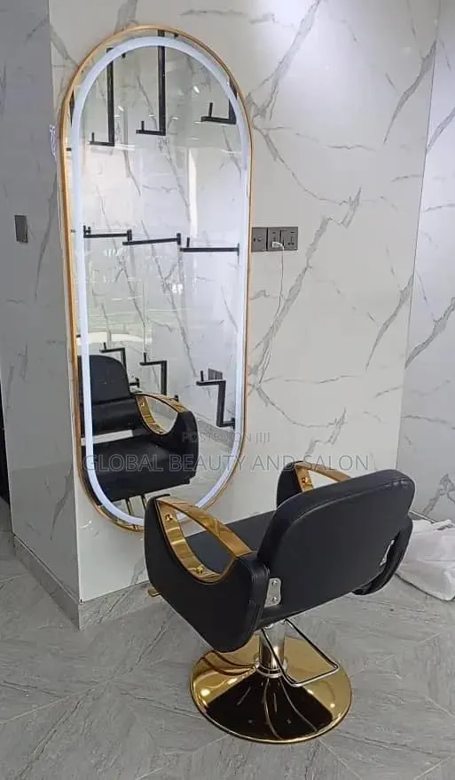 Gold Led Mirror · Photo 1
