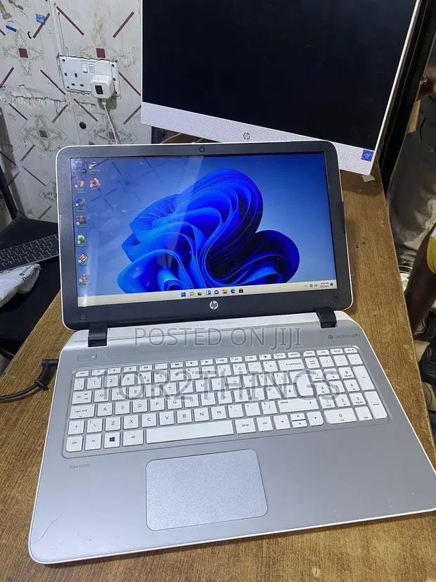 Laptop HP Pavilion 15 8GB Intel Core i5 HDD 500GB · Photo 1