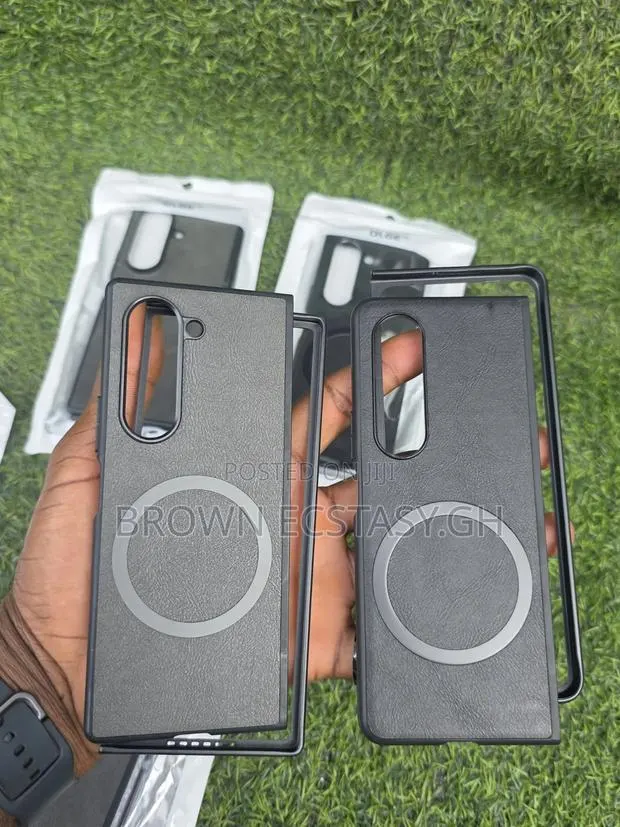 Samsung Galaxy Z Fold 4/5/6/7/8 Ultra Leather Case With Magsafe Ring · Photo 1