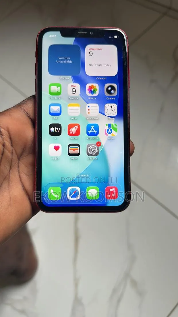 Apple iPhone 11 64 GB Red · Photo 1