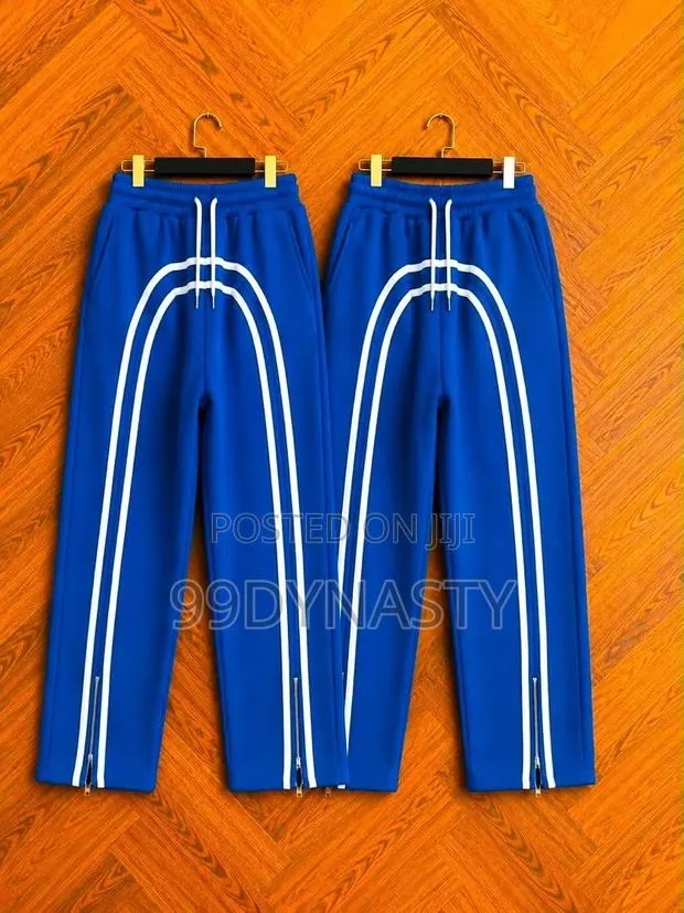 Jogging Trousers · Photo 1