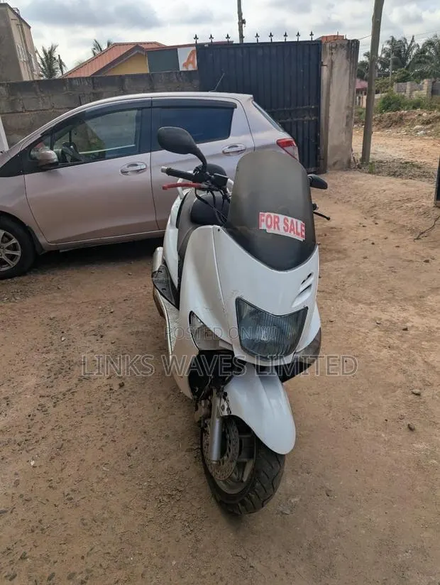 Yamaha Majesty 2010 White · Photo 1