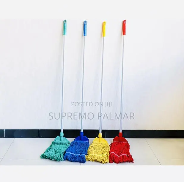 Industrial Microfiber Mop With Silver Handle · Photo 1