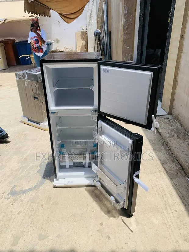 Energy Efficient Midea 127l Mdrt187 Top Freezer Fridge · Photo 1