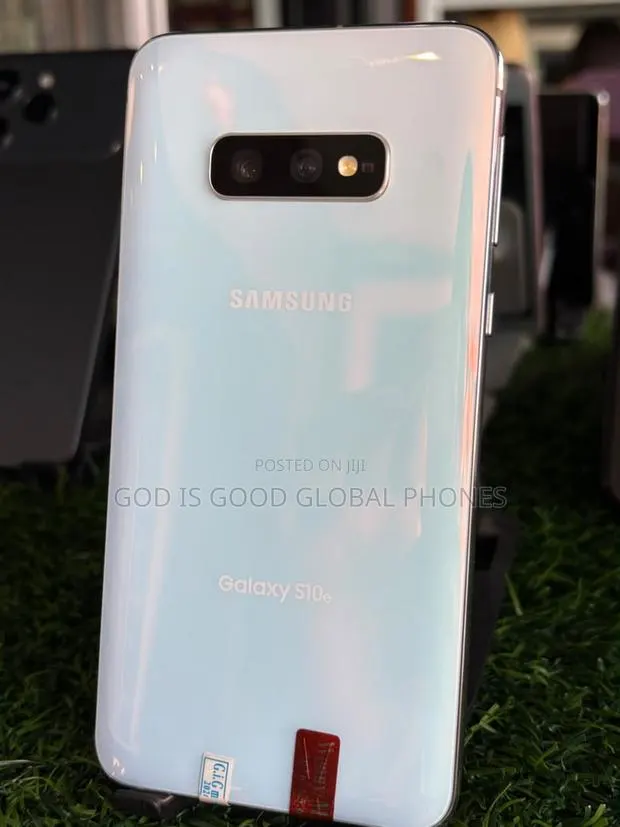 Samsung Galaxy S10e 256 GB White · Photo 1