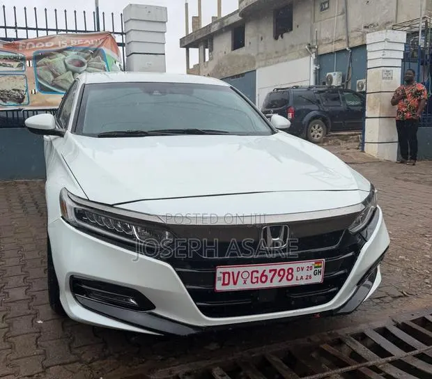 Honda Accord 2018 White · Photo 1