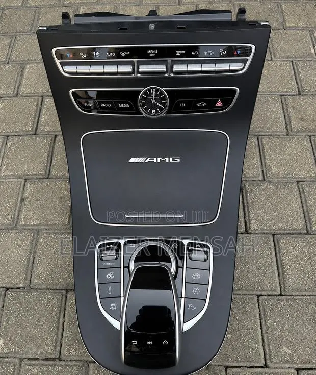 Mercedes Benz C300 2016-2025 Console · Photo 1