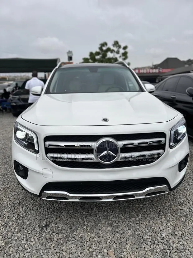 Mercedes-Benz GLB-Class GLB 250 4MATIC 2023 White · Photo 1