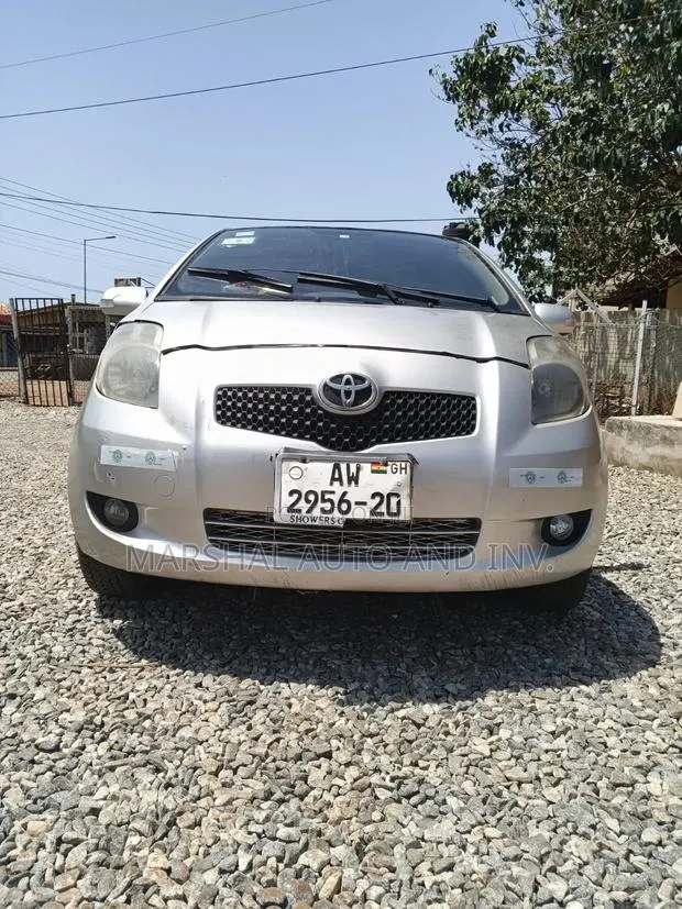 Toyota Vitz 1.0 FWD 5dr 2010 Gray · Photo 1