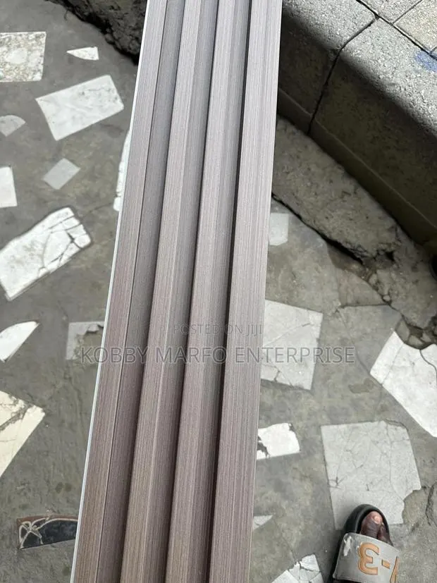 Fluted Panel · Photo 1