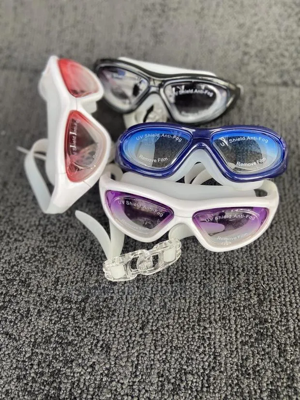 Swimming Googles at Cool Price · Photo 1