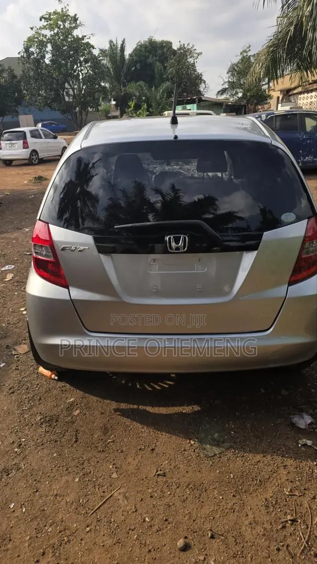 Honda Fit Automatic 2012 Silver · Photo 1