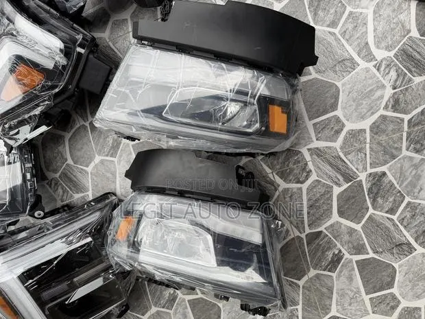 Dodge Ram 2020,2021,2019,2018,2022, Headlight Available · Photo 1