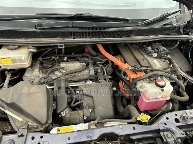 Toyota Voxy Hybrid X 2WD 7-Seater 2015 Blue · Photo 1