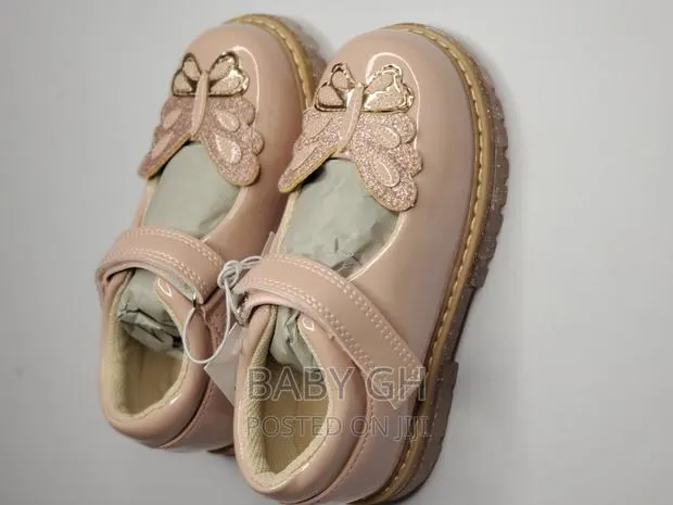 George Peach Butterfly Design Girls Shoe With Velcro · Photo 1