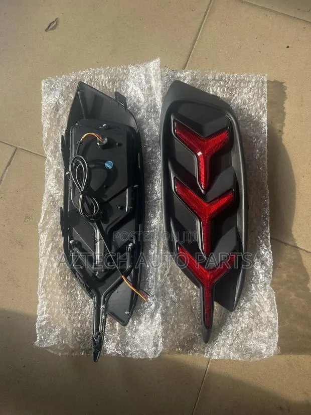 Honda Civic 2016 2017 2018 2019 2020 2021 Back Bumper Reflector (LED) · Photo 1