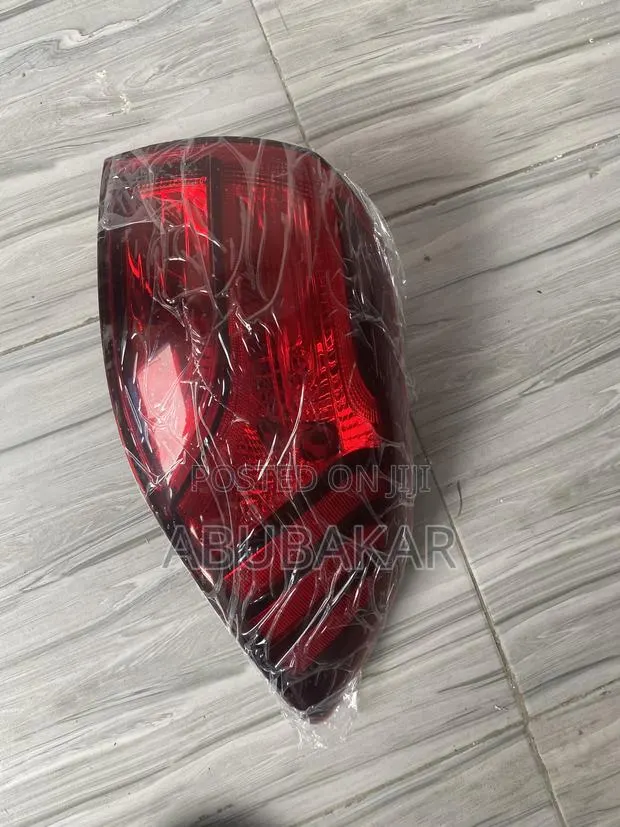 Hyundai Tucson 2019 Tail Light Led All Red · Photo 1