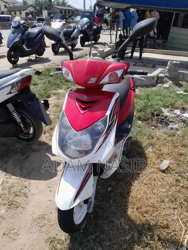 Yamaha 2020 White · Photo 1