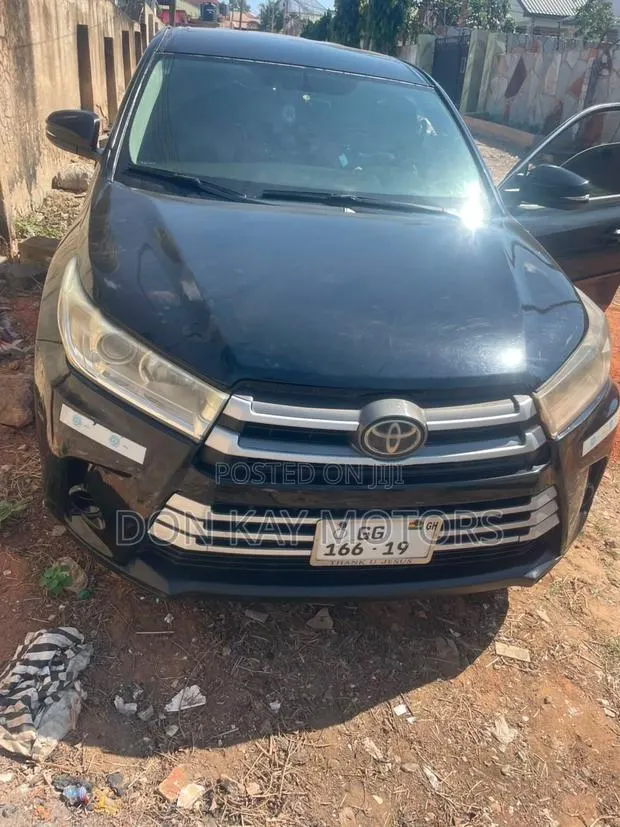 Toyota Highlander LE 4x2 (2.7L 4cyl 6A) 2018 Black · Photo 1