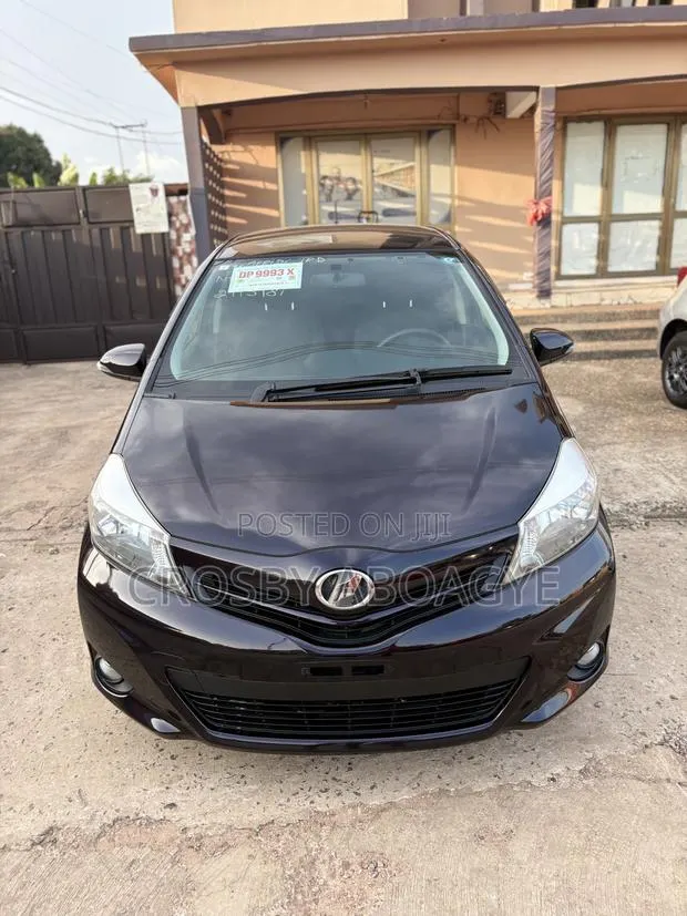 Toyota Vitz 1.3 FWD 5dr 2013 Black · Photo 1