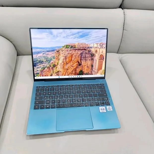 New Laptop Huawei MateBook HZ-W19 16GB Intel Core i7 SSD 512GB · Photo 1