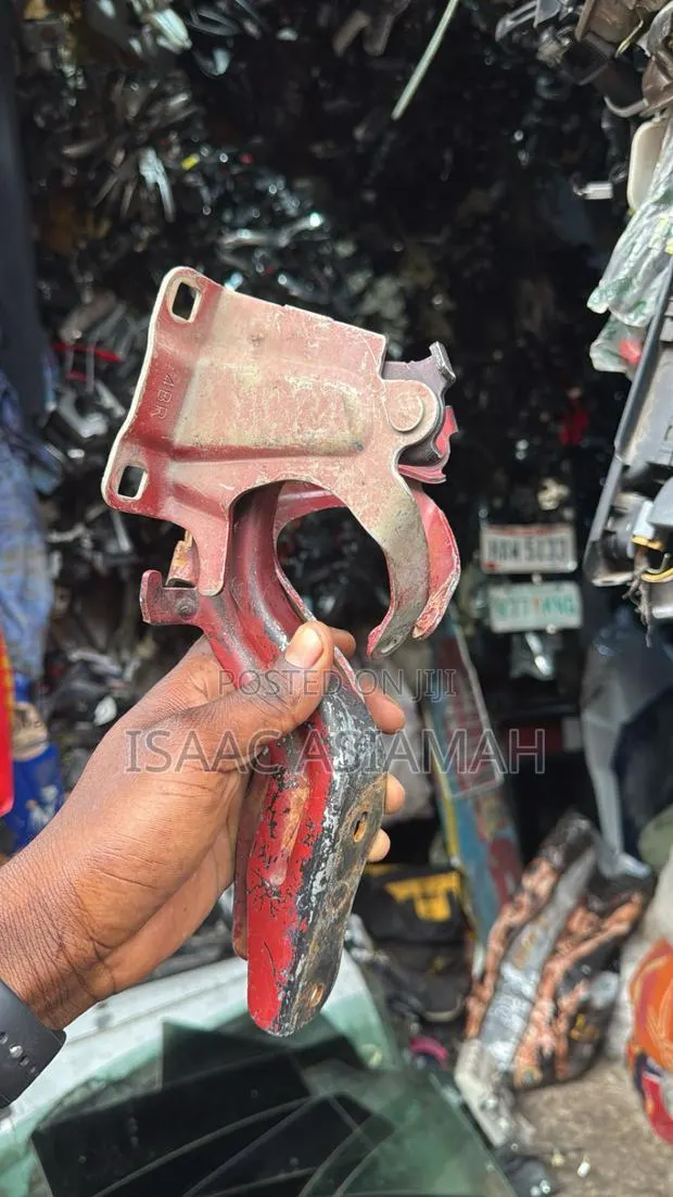 Rogue / Xtrail 2014,2015,2016,2017,2018,2019,2020 Bonnet Hinge/Inches · Photo 1