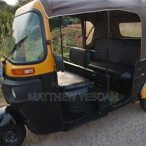 Bajaj RE 2021 Black · Photo 1