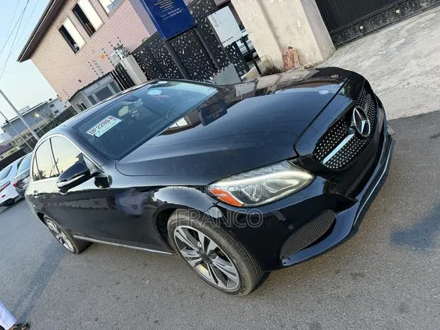 Mercedes-Benz C300 Luxury 4matic Sedan AWD (2.0L 4cyl 7A) 2017 Black · Photo 1