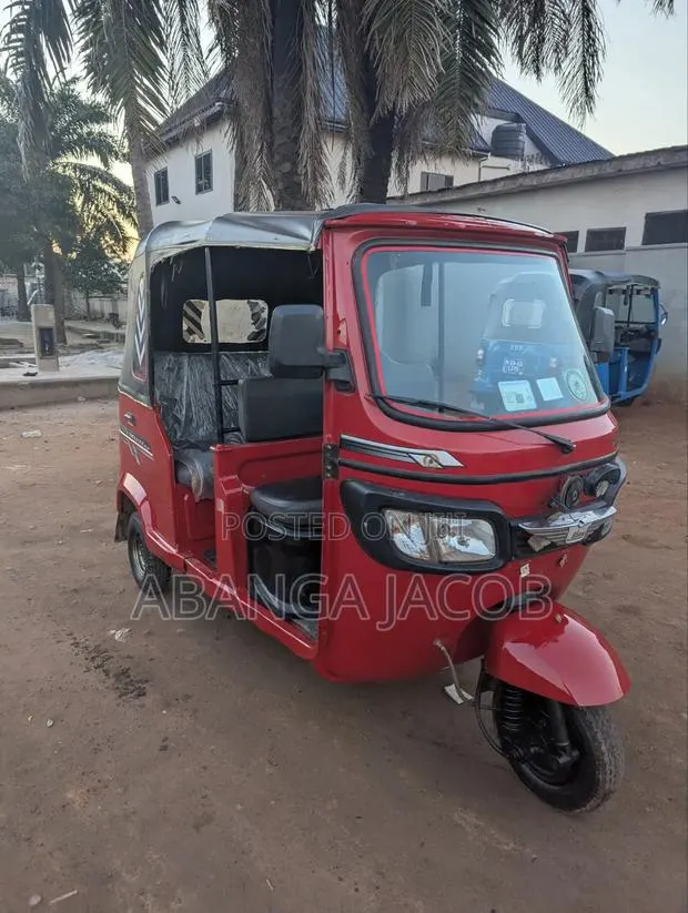 TVS King Deluxe Plus iTouch Start 2025 Red · Photo 1