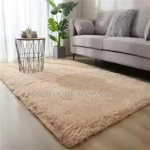Fluffy Center Carpet · Photo 1