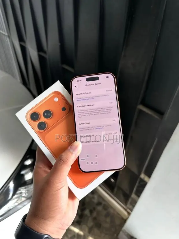 Apple iPhone 17 Pro Max 512 GB Orange · Photo 1