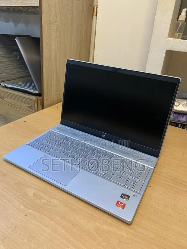 Laptop HP Pavilion 15 8GB AMD Ryzen 3 SSHD (Hybrid) 256GB · Photo 1