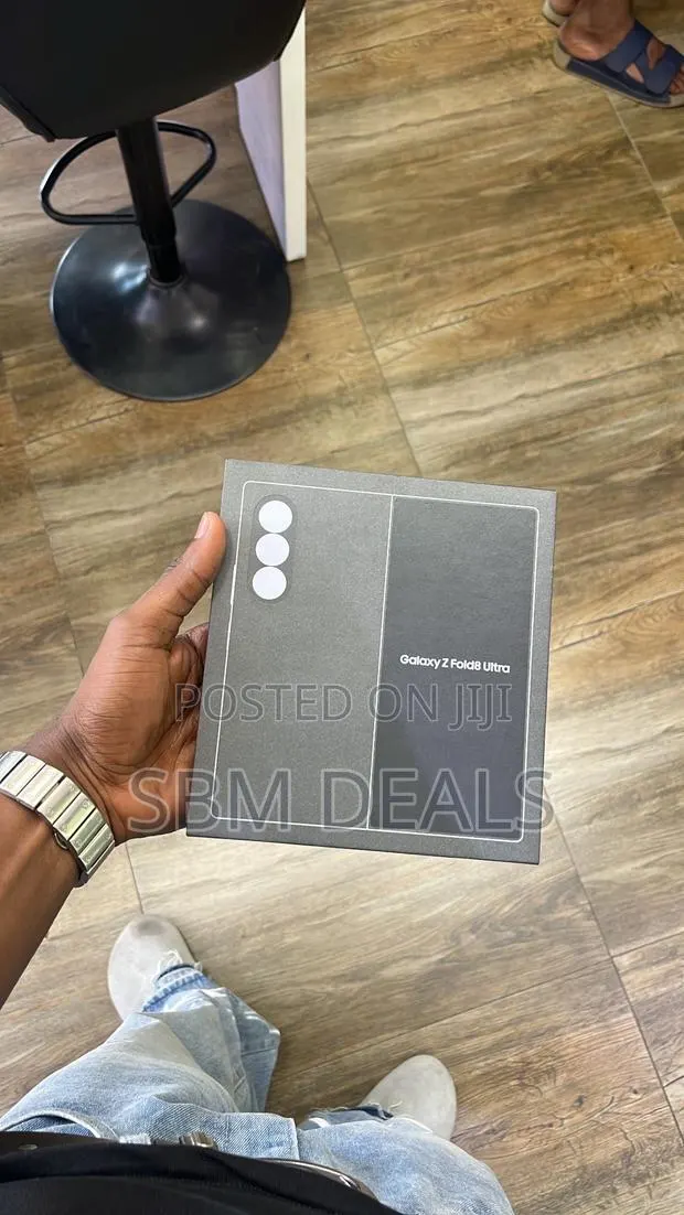 New Samsung Galaxy Z Fold8 Ultra 256 GB Graphite · Photo 1