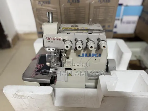 Juki MO 6700 Knitting Machine · Photo 2