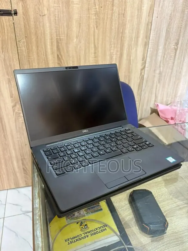 Laptop Dell Latitude 7400 8GB Intel Core i5 SSHD (Hybrid) 256GB · Photo 1