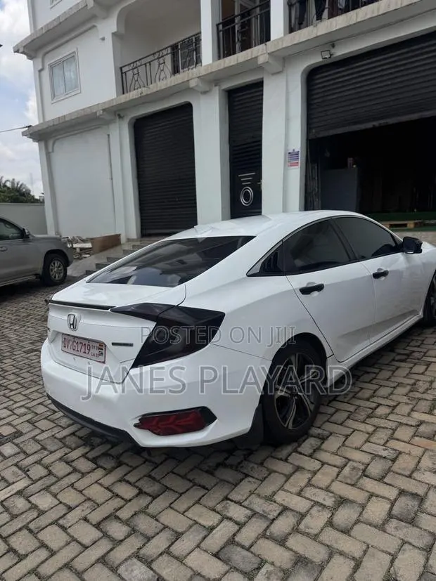 Honda Civic Touring 4dr Sedan (1.5L 4cyl) 2016 White · Photo 1