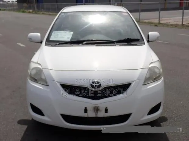 Toyota Belta 2010 White · Photo 1