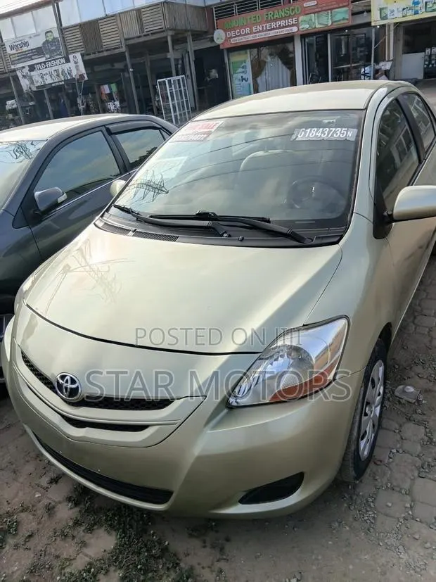 Toyota Yaris 2009 Gold