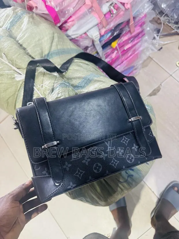 Premium Quality Louis Vuitton Leather Sidebag and Spacious. · Photo 1